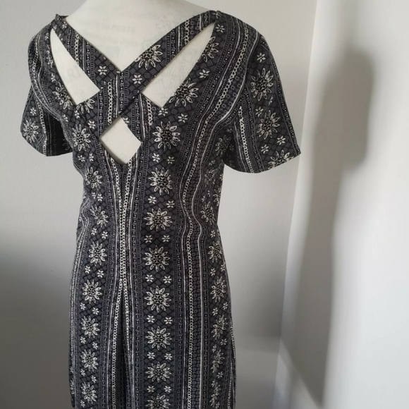 Hollister Dresses & Skirts - HOLLISTER mini dress size small gray/white